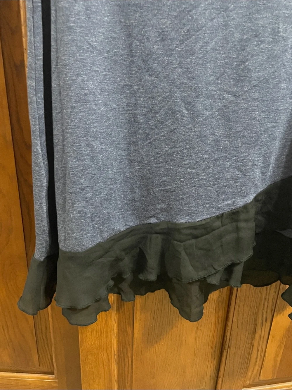 BloomChic Heather Gray/Blue Short Sleeve Black Ruffle-Hem Top, NWT Sz. 12 nice